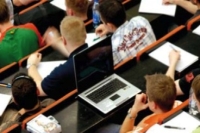 Vorlesungen und Gruppenarbeit: Unterschiedliche Lehrtraditionen in Deutschland und Frankreich