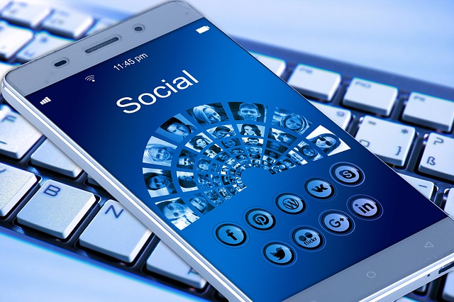 Comment utiliser les réseaux sociaux (Xing / LinkedIn / Facebook) pour trouver un emploi en Allemagne ?